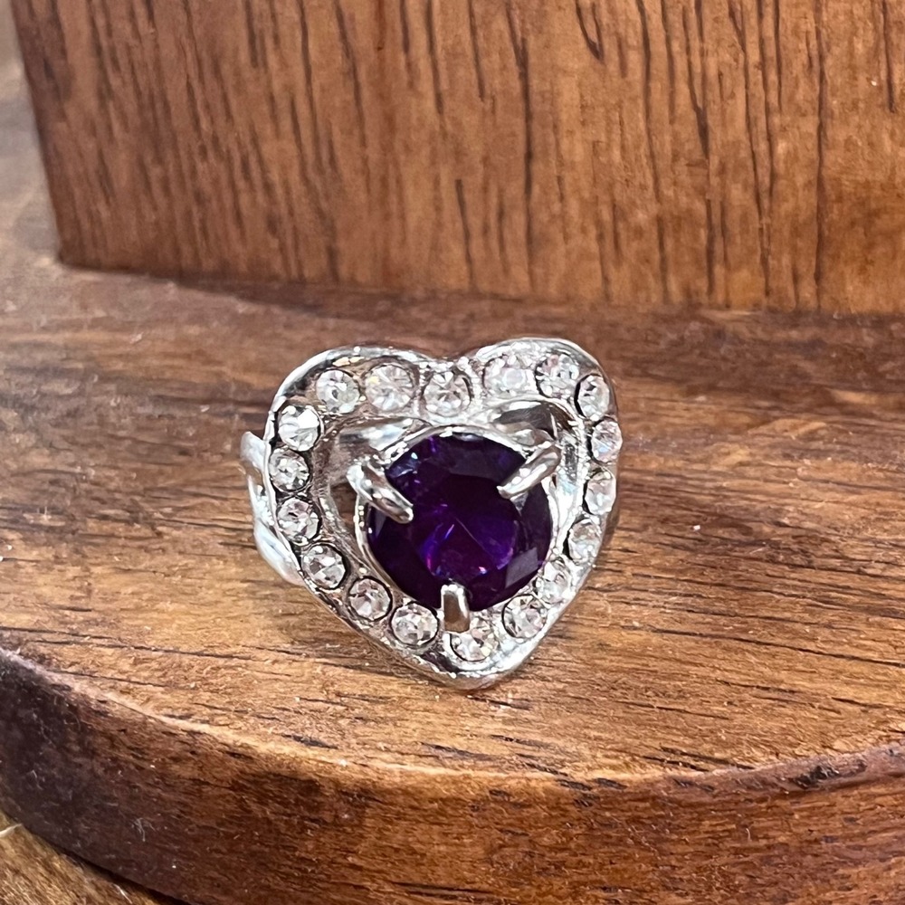 Vtg Purple Heart Glass Rhinestone Ring UV Reactive Silver Tone Size 6.25